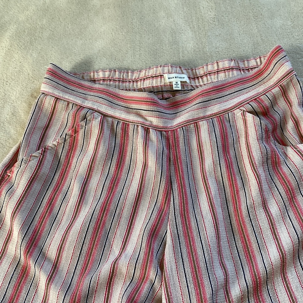EUC Max Studio sz M wide leg pant/ cropped Inseam 24”,length 33 elastic waist - Picture 2 of 5